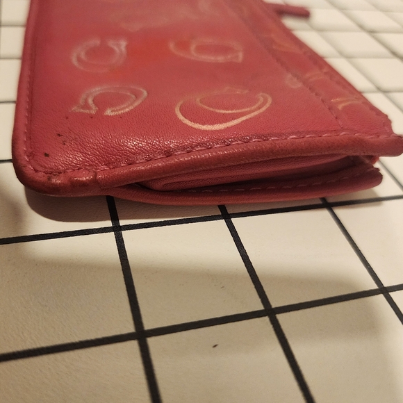 Vintage Coach Poppy wristlet featuring a silver signature monogram pattern - Picture 4 of 10